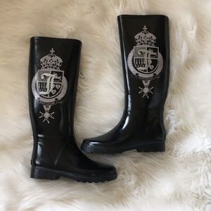 Juicy Couture black slick emblem rain boots